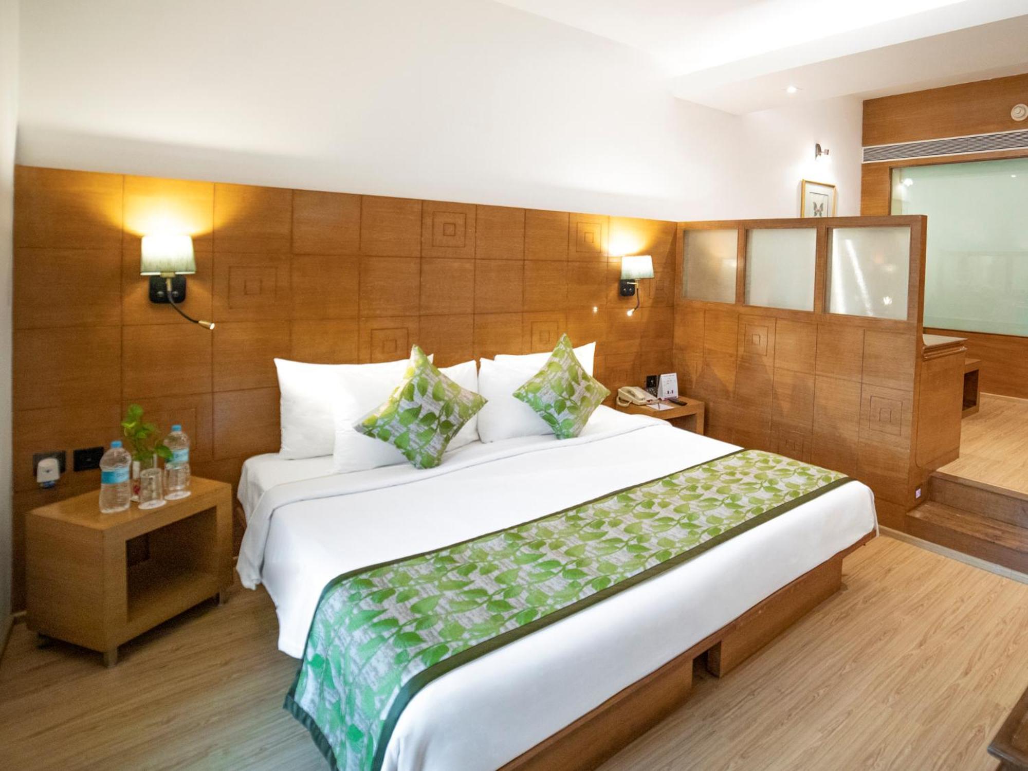 Club Room access to club lounge & on spa,815435642:JPEG