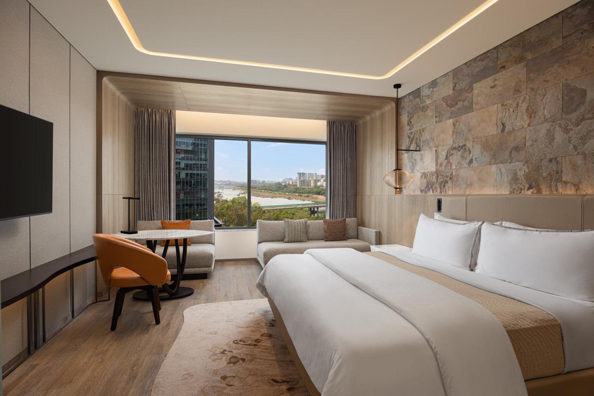1 King Bed Guest Room Enjoy 11 on beverages during Golden Hours 4-8PM Mon-Sat