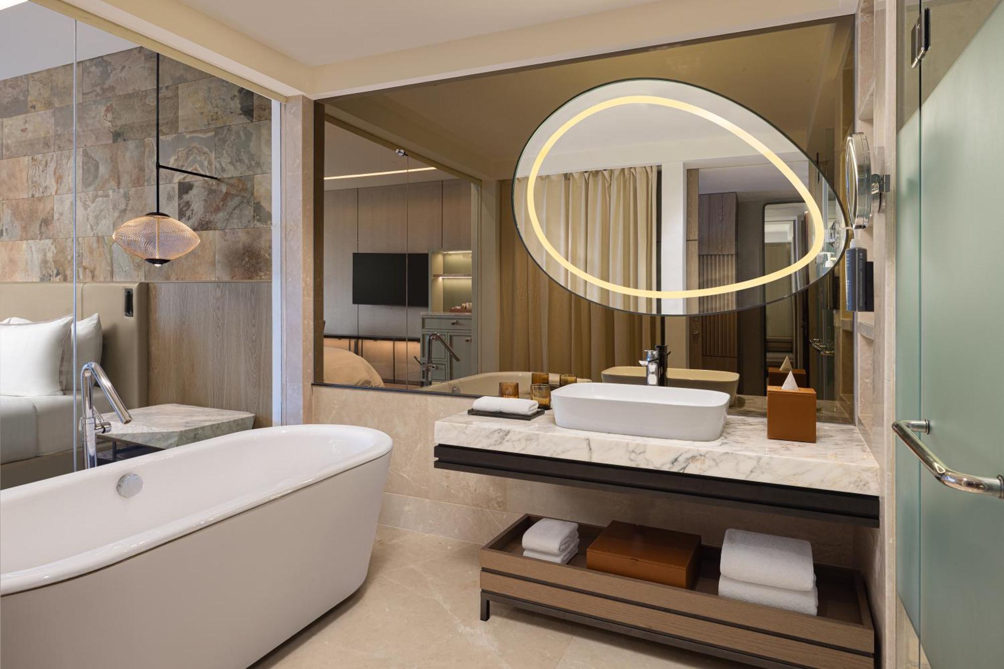1 King Bed Guest Room Enjoy 11 on beverages during Golden Hours 4-8PM Mon-Sat